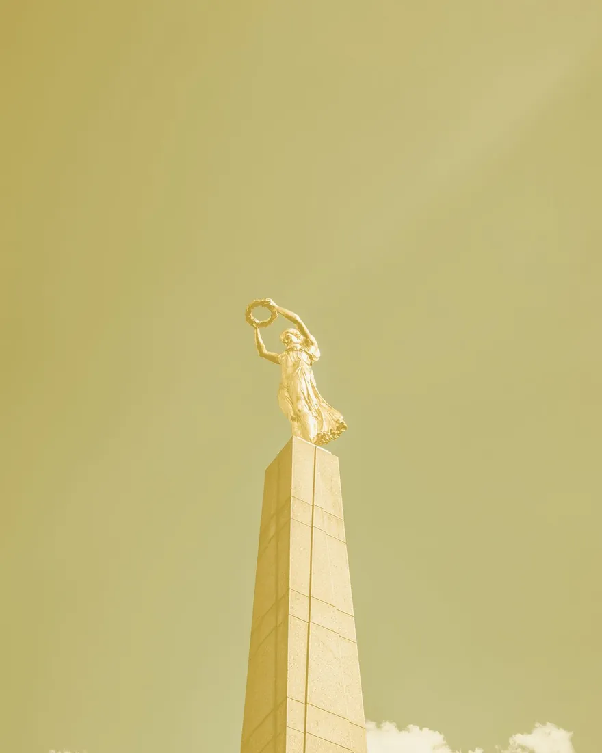 Das Gëlle-Fra-Denkmal vor dem Himmel, Luxemburg